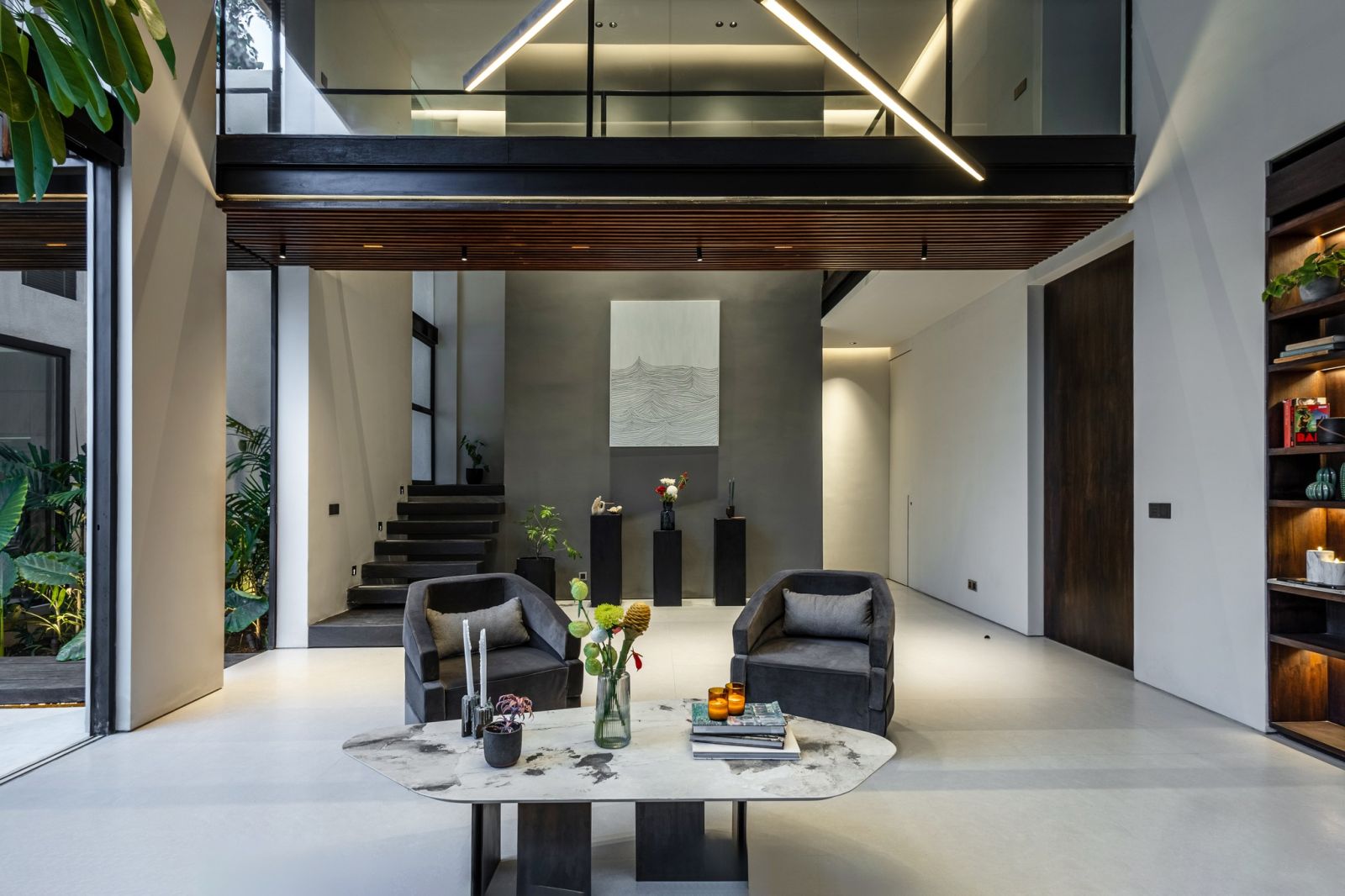 INDUSTRIAL LUXE VILLA (2BR)